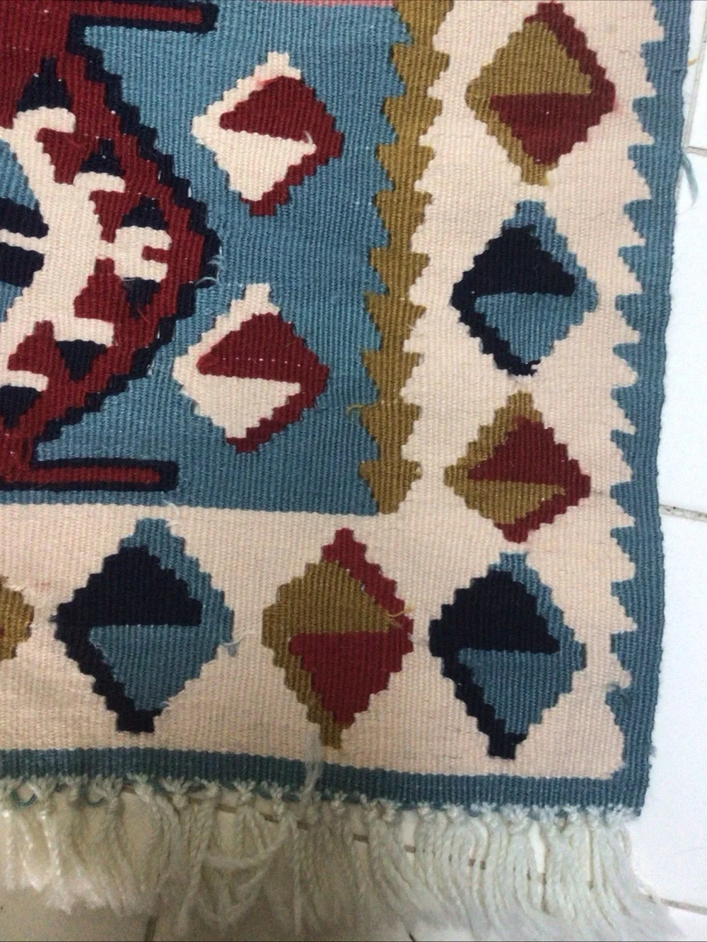 Handwoven rug kilim, wool, Aztec pattern Southwestern, fringes, 32” x 52”